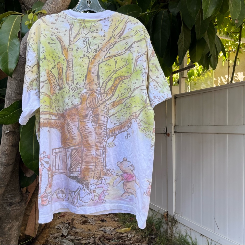 Winnie The Pooh And Pals graphic T-Shirt. - Picture 8 of 11